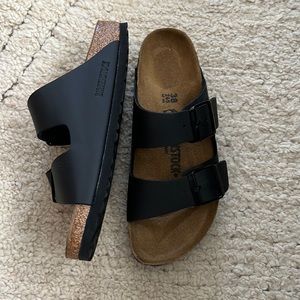 Arizona Birkenstock Black Sandals (Narrow) Size 38